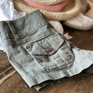 Kismet Shorts Olive Green